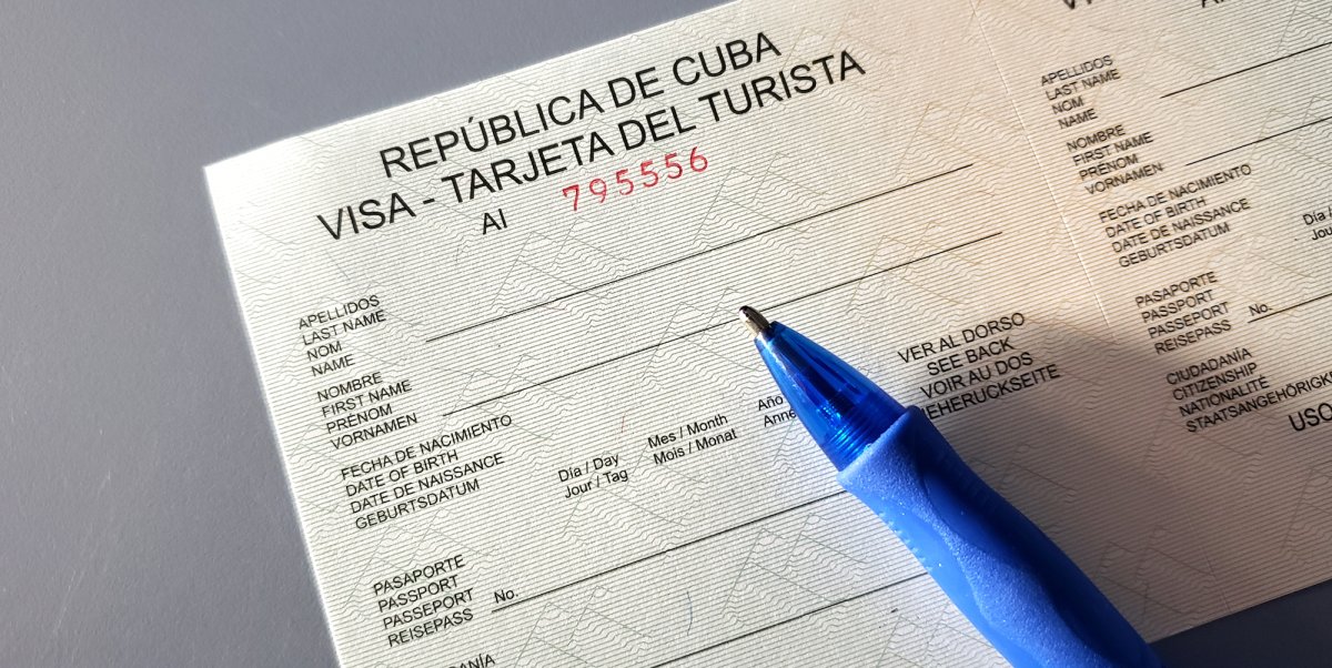 Image of a blank Cuban tourist visa card application with a blue pen